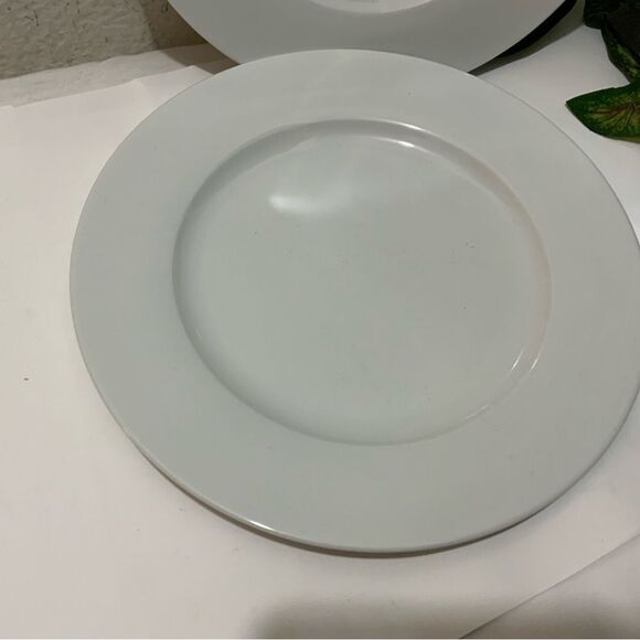 Everyday White Dinner Plate 11" Porcelain EUC set of 2 G5 - Picture 3 of 4